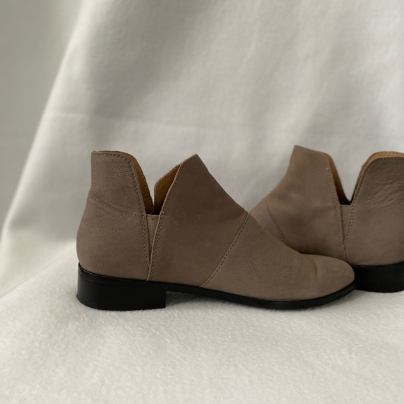 Lucky Brand Taupe Size 8M Nubuck Leather Booties - Picture 4 of 16